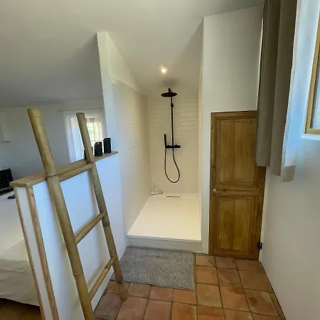 Holiday home Sous Les Etoiles En Provence, Les Bambous Et Les Grands Chenes