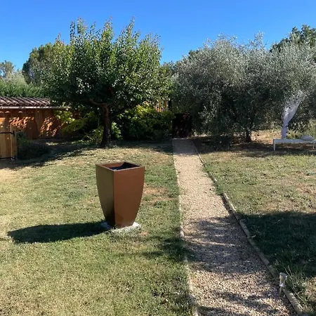 Holiday home Sous Les Etoiles En Provence, Les Bambous Et Les Grands Chenes Lurs
